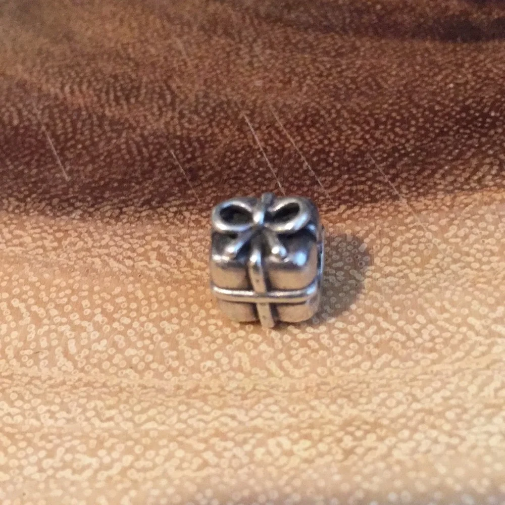 Pandora Perfect Present Charm - Picture 2 of 5
